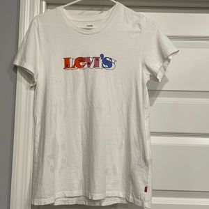 Levi’s White t-shirt